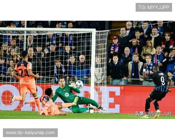反越位成功单刀收球推射完成进球——足球世界的精彩瞬间
